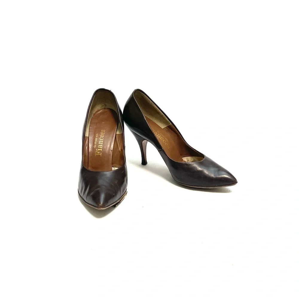 Vintage 1960s brown leather classic stiletto pumps